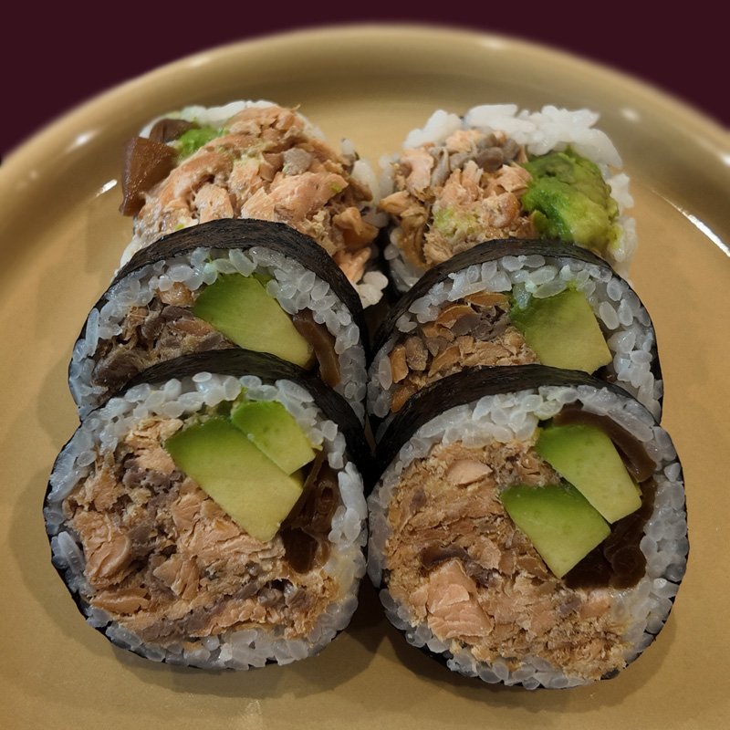 Futomaki: łosoś pieczony