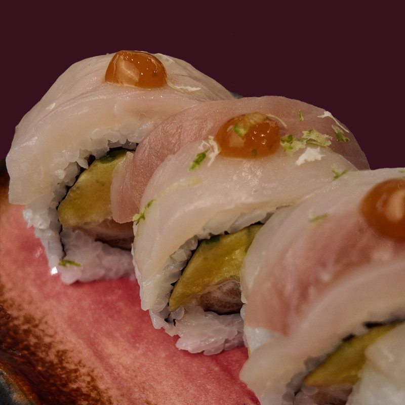 Uramaki special: hamachi lime