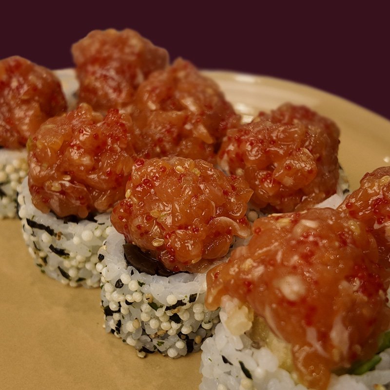 Uramaki special: salmon furikake