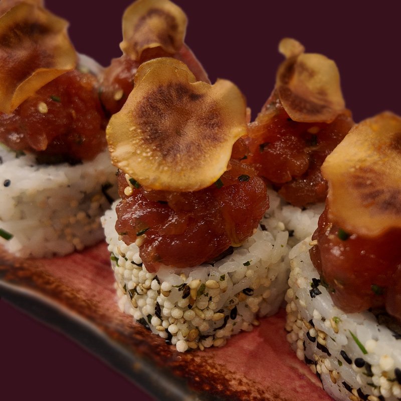Uramaki special: tuna furikake
